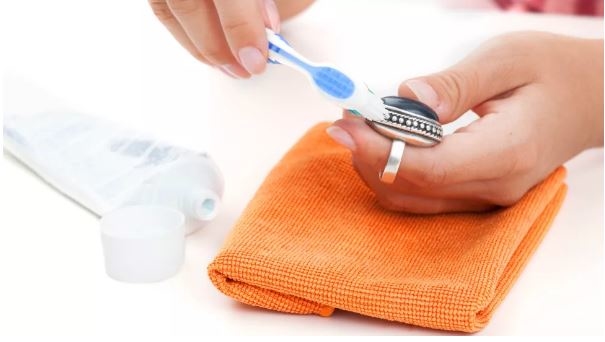 10 công dụng khác của kem đánh răng