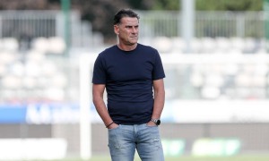 HLV Pau: 'Tuyển Việt Nam đá chậm hơn Ligue 2'