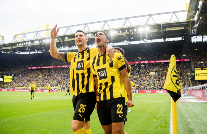 Vé trận Việt Nam - Dortmund rẻ nhất là 800.000 đồng