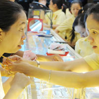 Xếp hàng mua... vàng bình ổn 
