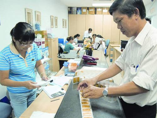 Xả mạnh vàng, USD