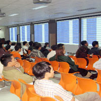 TTCK 11-11: Nhà đầu tư nên cân nhắc bán ra 