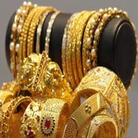 Vàng nội thờ ơ đà tăng của vàng ngoại 