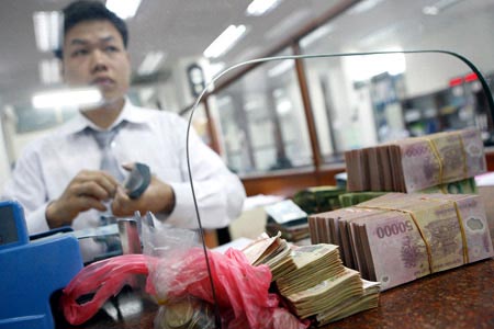 Giảm lãi suất cho vay: Món nợ của NHNN? 