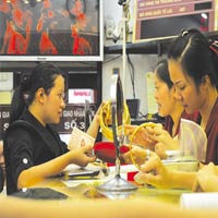 Đua nhau bán vàng chốt lời 
