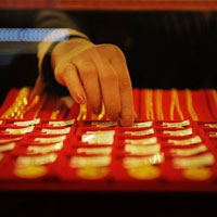 Vàng rơi tự do 