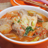 Canh kim chi củ cải nấu sườn