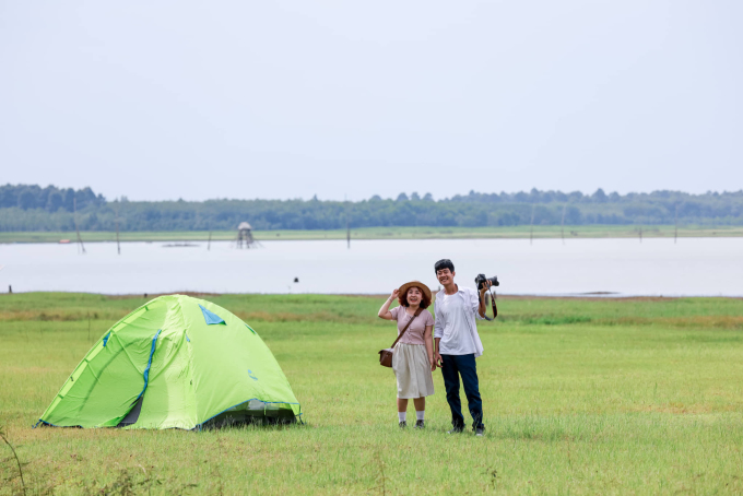 Cắm trại trên đảo giữa hồ Dầu Tiếng