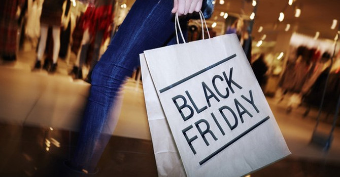 Thị trường 24h: Ồ ạt giảm giá 50%, người dùng tranh nhau mua hàng ngày Black Friday