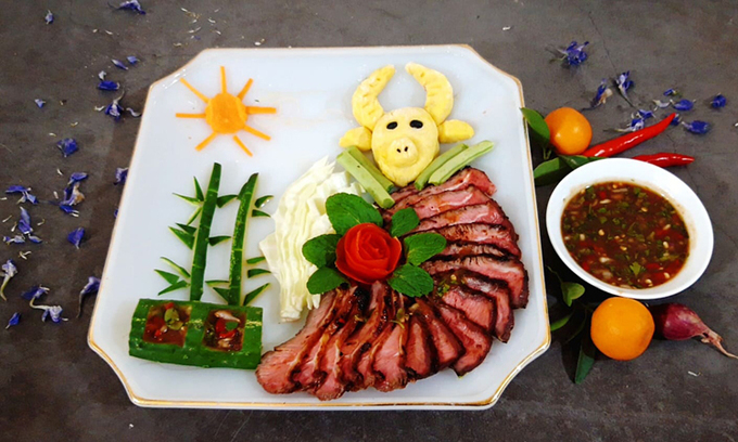 Món salad 'hổ khóc' kiểu Thái