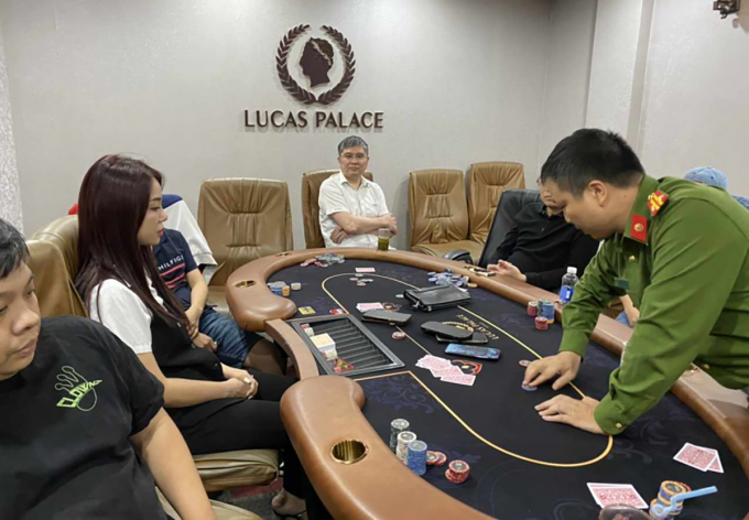 Hàng chục người bị bắt vì đánh bạc Poker 20 tỷ đồng ở Hà Nội