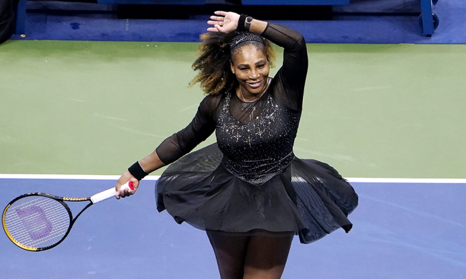 Serena Williams đi giày nạm 400 viên kim cương khi thi đấu
