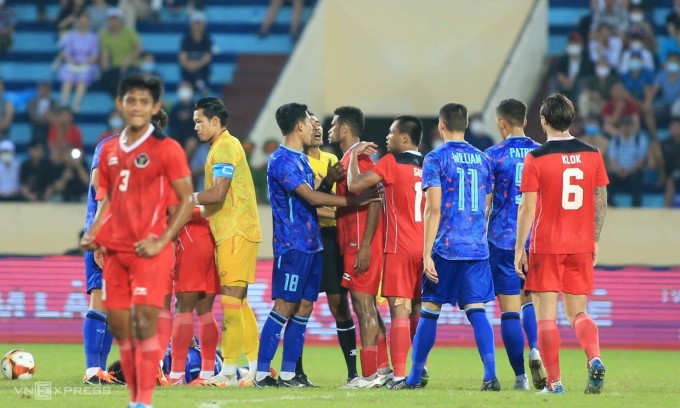 Cầu thủ Thái Lan được yêu cầu kiềm chế trước Việt Nam