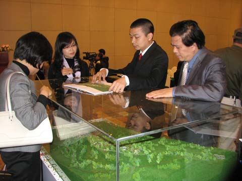 Địa ốc Hà Nội rậm rịch chào hàng