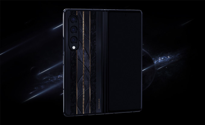 Galaxy Z Fold4 đính thiên thạch giá 11.000 USD