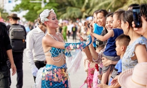 Hàng nghìn người đồ về Lễ hội Carnival Sầm Sơn lần thứ ba