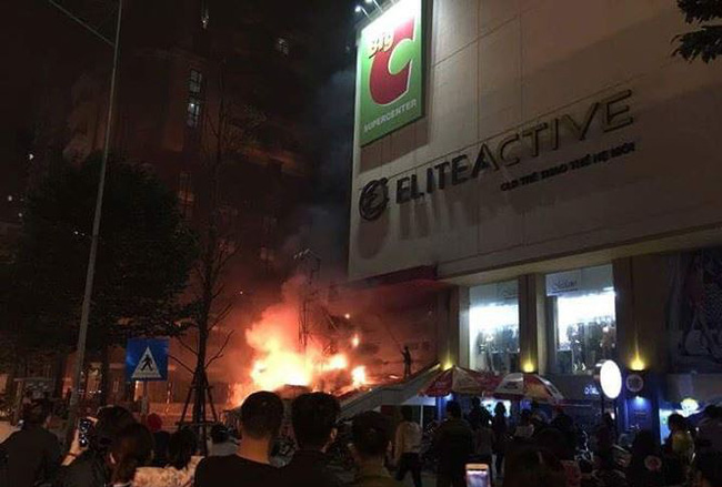 Cháy lớn tại cửa hàng trên đường Nguyễn Trãi
