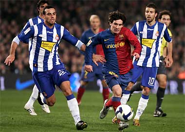 Capello tâng bốc Messi