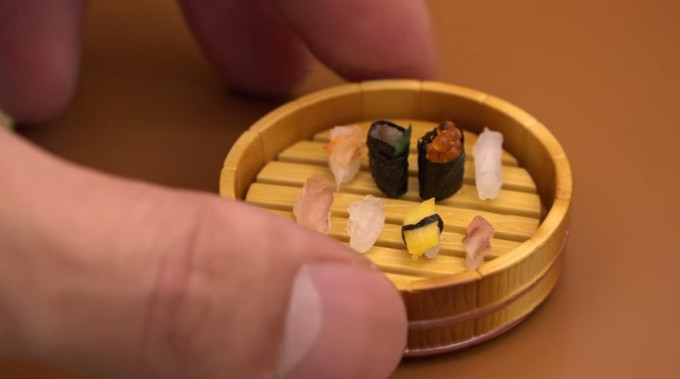 Nhà hàng bán miếng sushi bé bằng hạt gạo