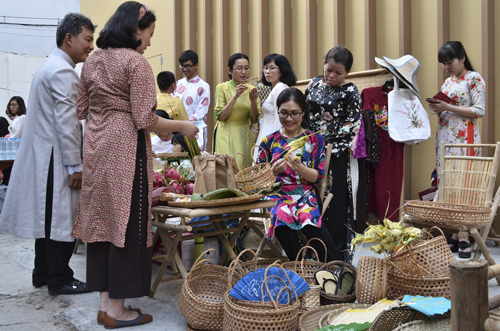 Show 'Diễn xướng Nam bộ' tái hiện trò ô ăn quan, nhảy lò cò