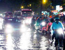 Giao thông Hà Nội hỗn loạn vì mưa lớn kỷ lục 