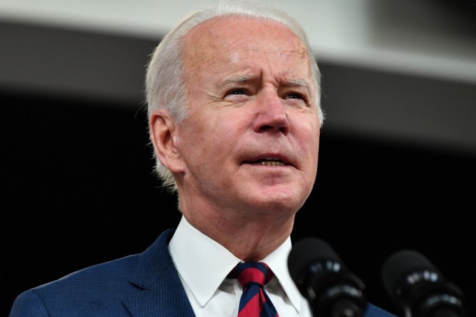 Biden ký luật cấm nhập khẩu từ Tân Cương