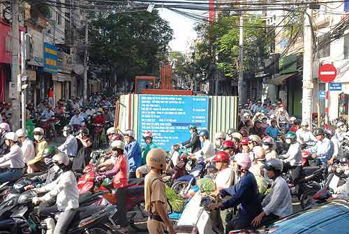 Thu phí lưu hành xe: Bộ GTVT lạc hướng 