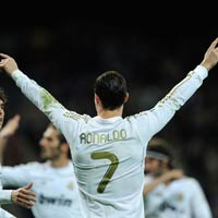 Chiếc giày vàng: CR7 bứt phá 