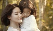 Lee Young Ae khoe nét tươi trẻ ngoài 40