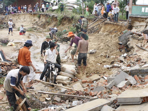  Tan hoang làng chài Phước Thiện sau lũ 