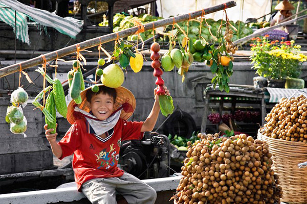 Về miền Tây mùa nước nổi, ăn cá linh nấu bông điên điển