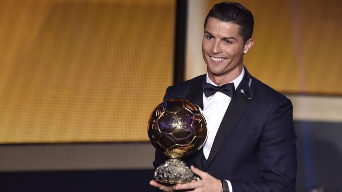 Ronaldo hơn Messi 200 điểm bầu Quả Bóng Vàng