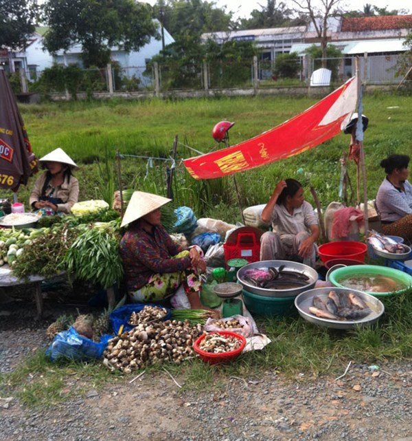 Các chợ quê lạ nhất miền Tây