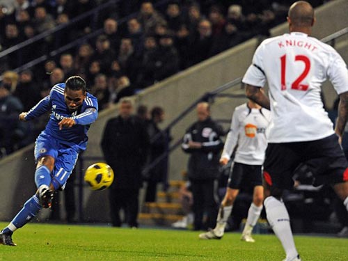 Đè bẹp Bolton, Chelsea trở lại top 4