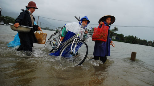  Thủy điện xả lũ, hạ lưu căng thẳng 