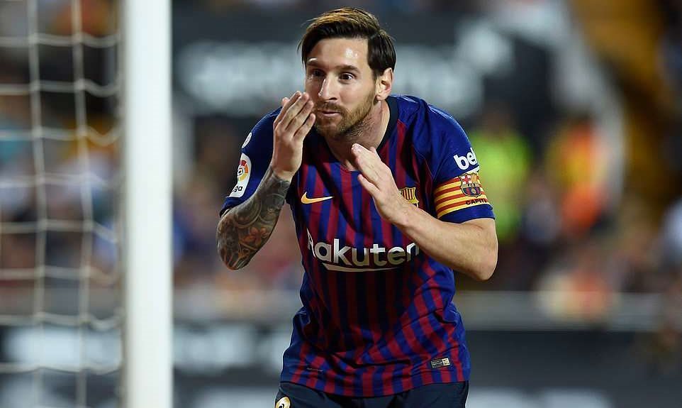 Được Messi giải cứu, Barca vẫn mất ngôi đầu