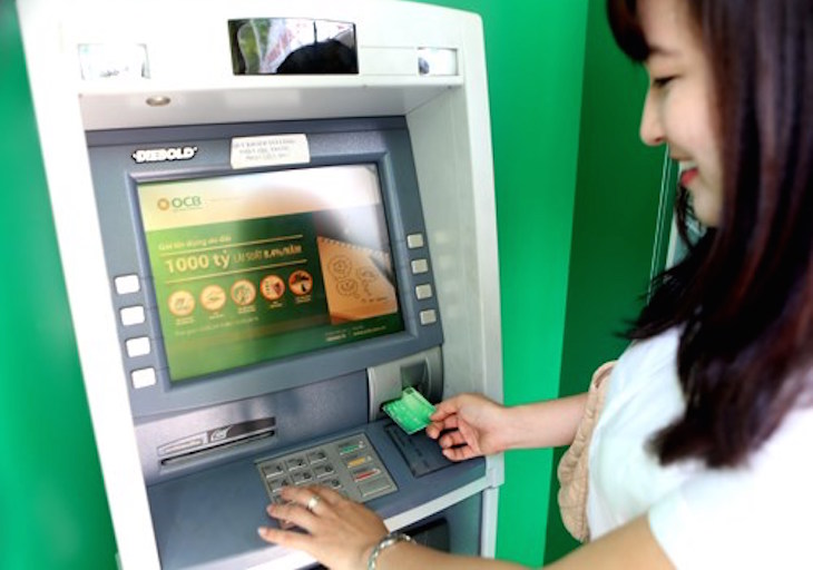 Ngân hàng đã giữ ít nhất 50.000 đồng mỗi thẻ, sao còn tăng phí ATM?