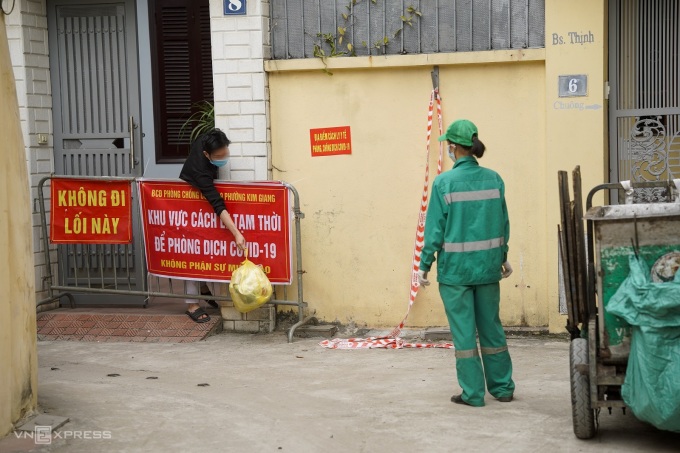 Nhiều quận, huyện Hà Nội bắt đầu cách ly F0 tại nhà