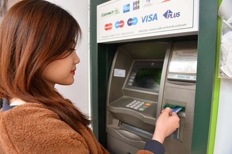 Khi nào thì các ngân hàng lại tiếp tục 'đòi' tăng phí ATM?