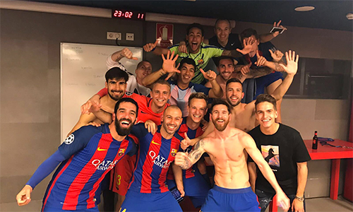 Rakitic: 'Cầu thủ Barca khóc, phát điên trong phòng thay đồ'