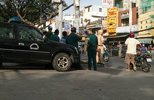 Hơn trăm cảnh sát bao vây con hẻm, khám xét ma tuý