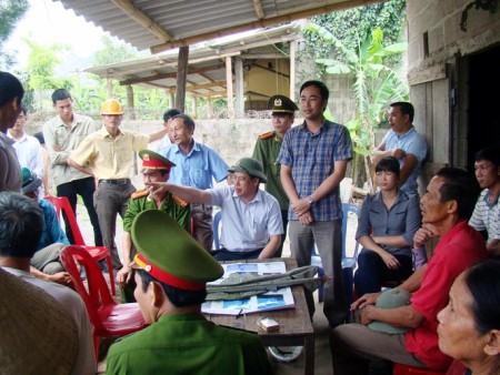 Nhà máy xi măng “tra tấn” hàng trăm hộ dân