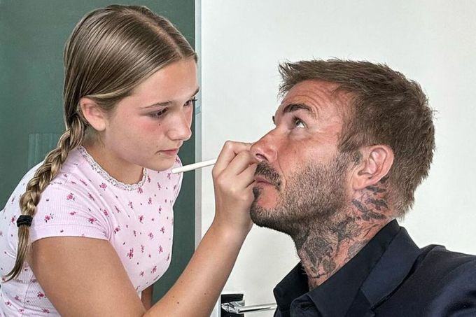 Con gái trang điểm cho David Beckham