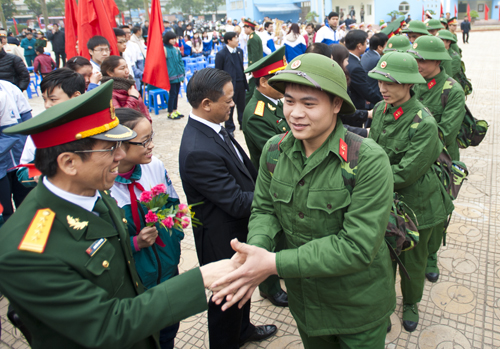 Sinh viên đại học chính quy có thể được tạm hoãn nhập ngũ