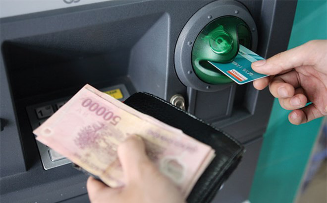 Vì sao ngân hàng giữ 50.000 đồng trong thẻ ATM?