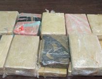 10 bánh heroin trong xế hộp Lexus