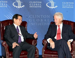 Chủ tịch nước Nguyễn Minh Triết gặp cựu tổng thống Bill Clinton  